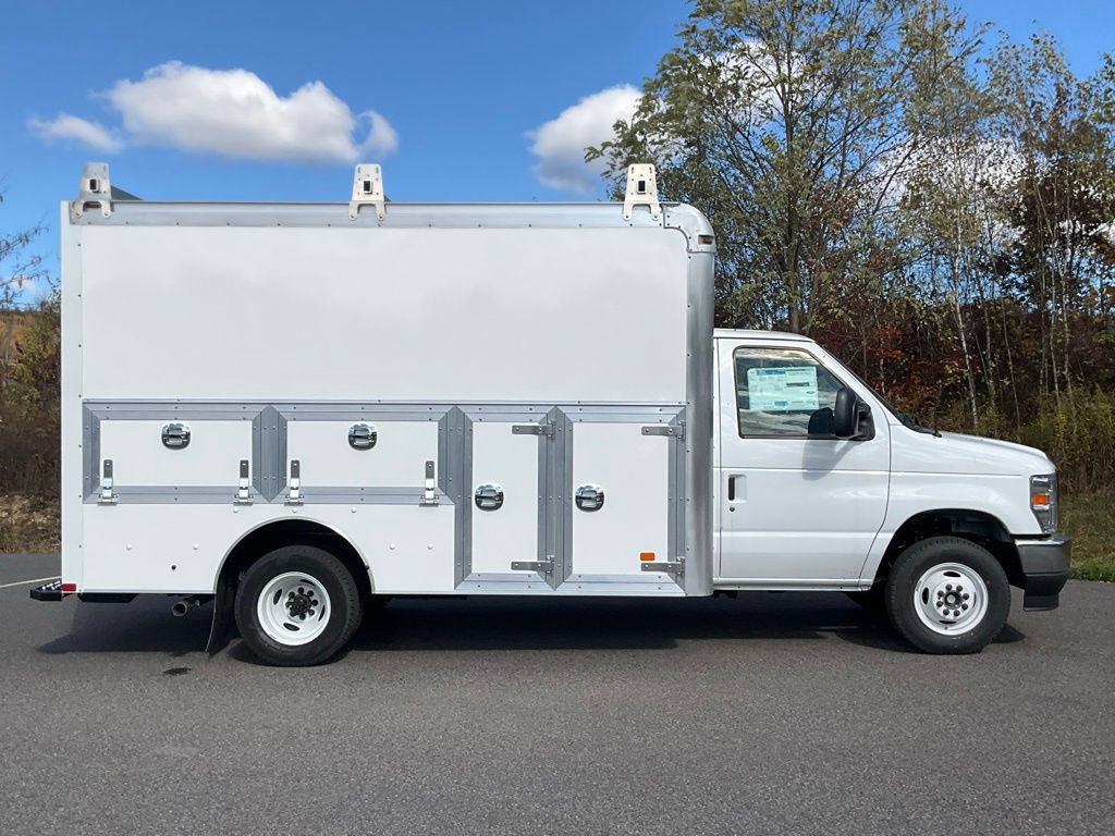 New 2026 Ford E-450 and Econoline 450 Super Duty w/ Power Equipment Group RWD image 32
