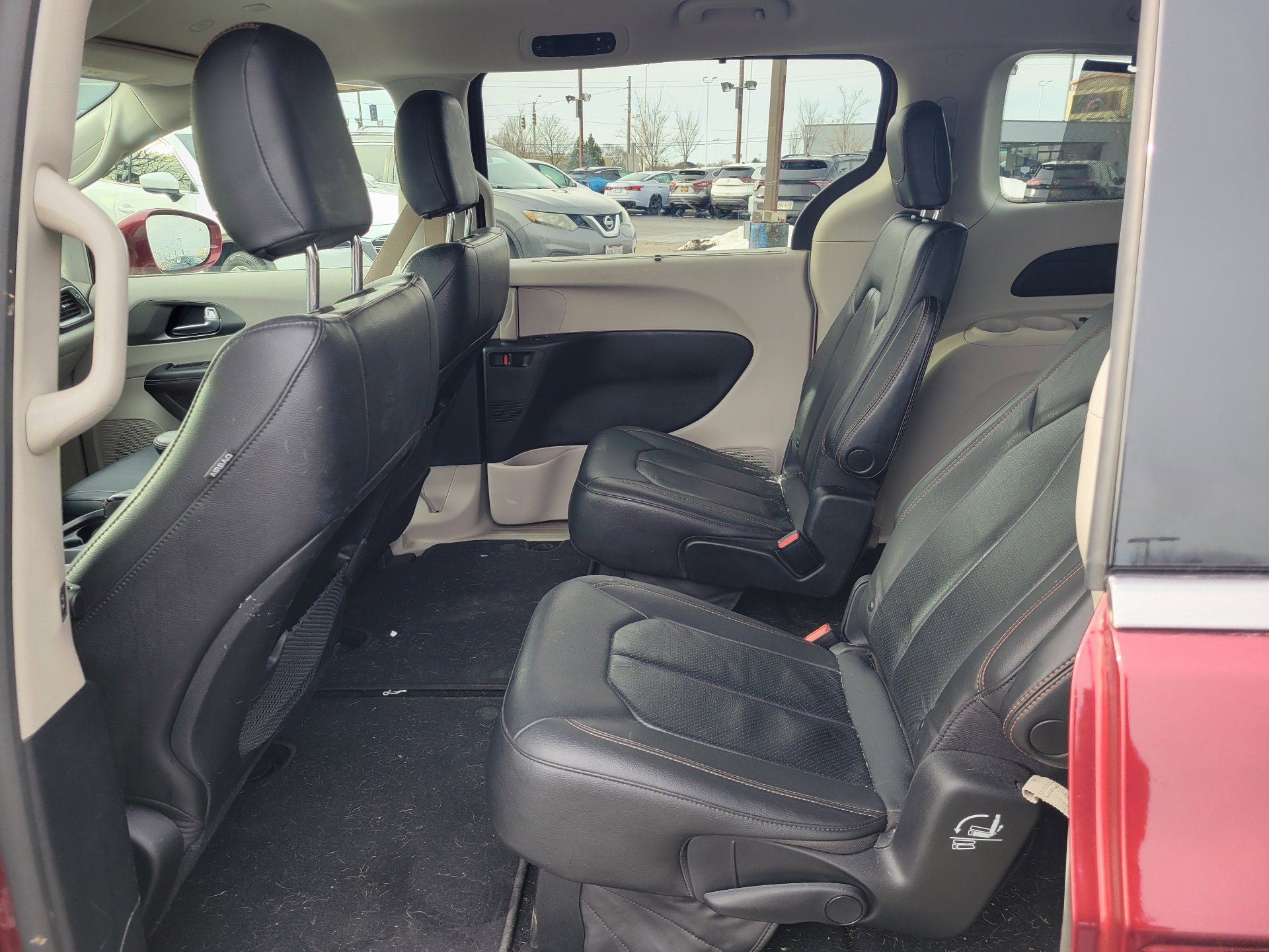Used 2020 Chrysler Pacifica Touring-L FWD image 12