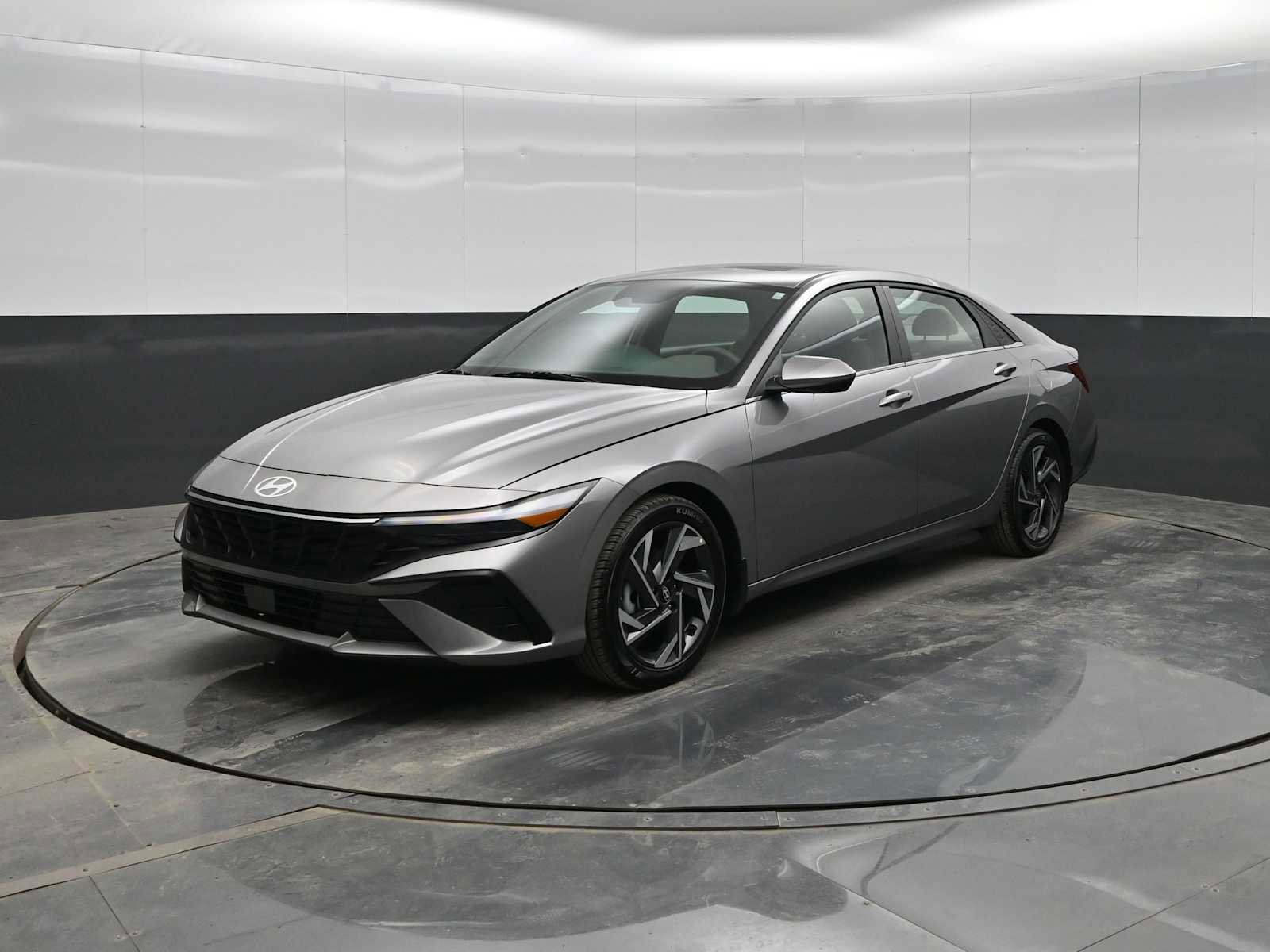 Certified 2025 Hyundai Elantra SEL image 4