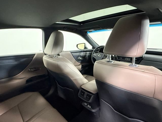Used 2025 Lexus ES 300h w/ Premium Package FWD image 30