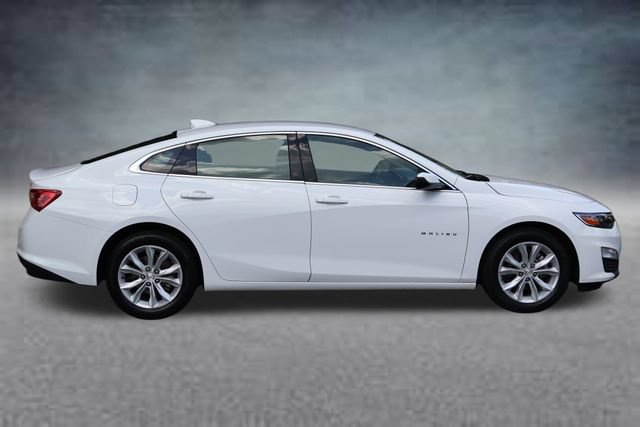 Used 2025 Chevrolet Malibu LT FWD image 2