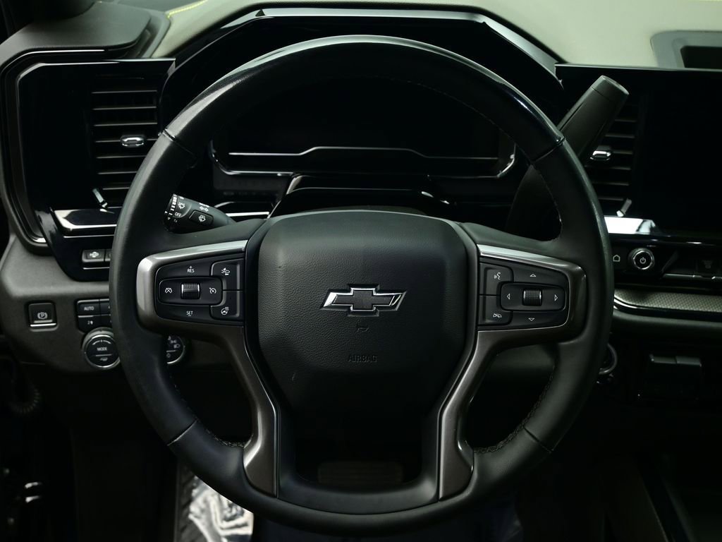 Used 2024 Chevrolet Silverado 2500 ZR2 w/ Technology Package image 12