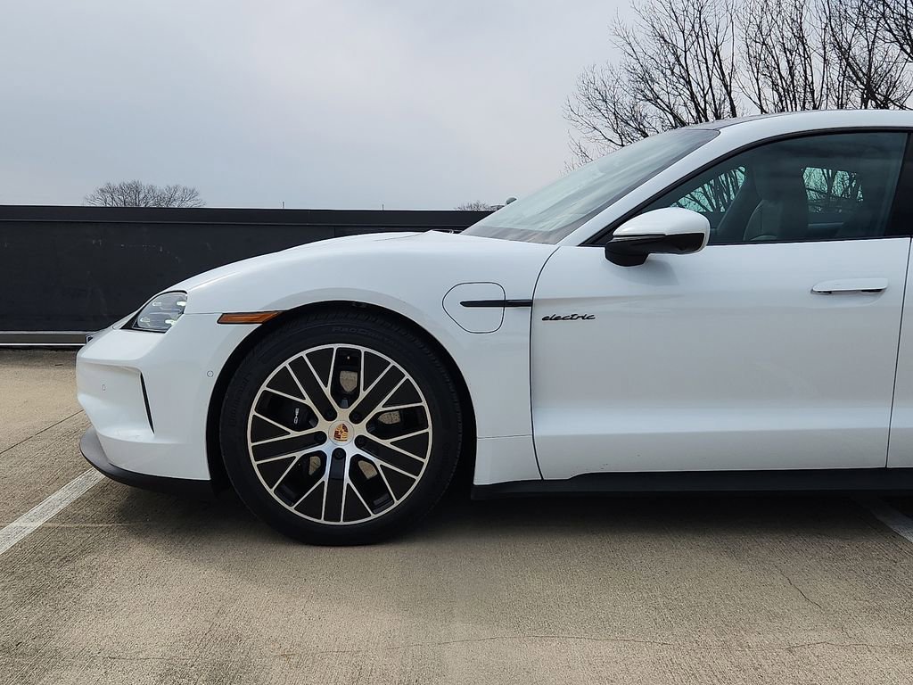 Used 2025 Porsche Taycan image 6