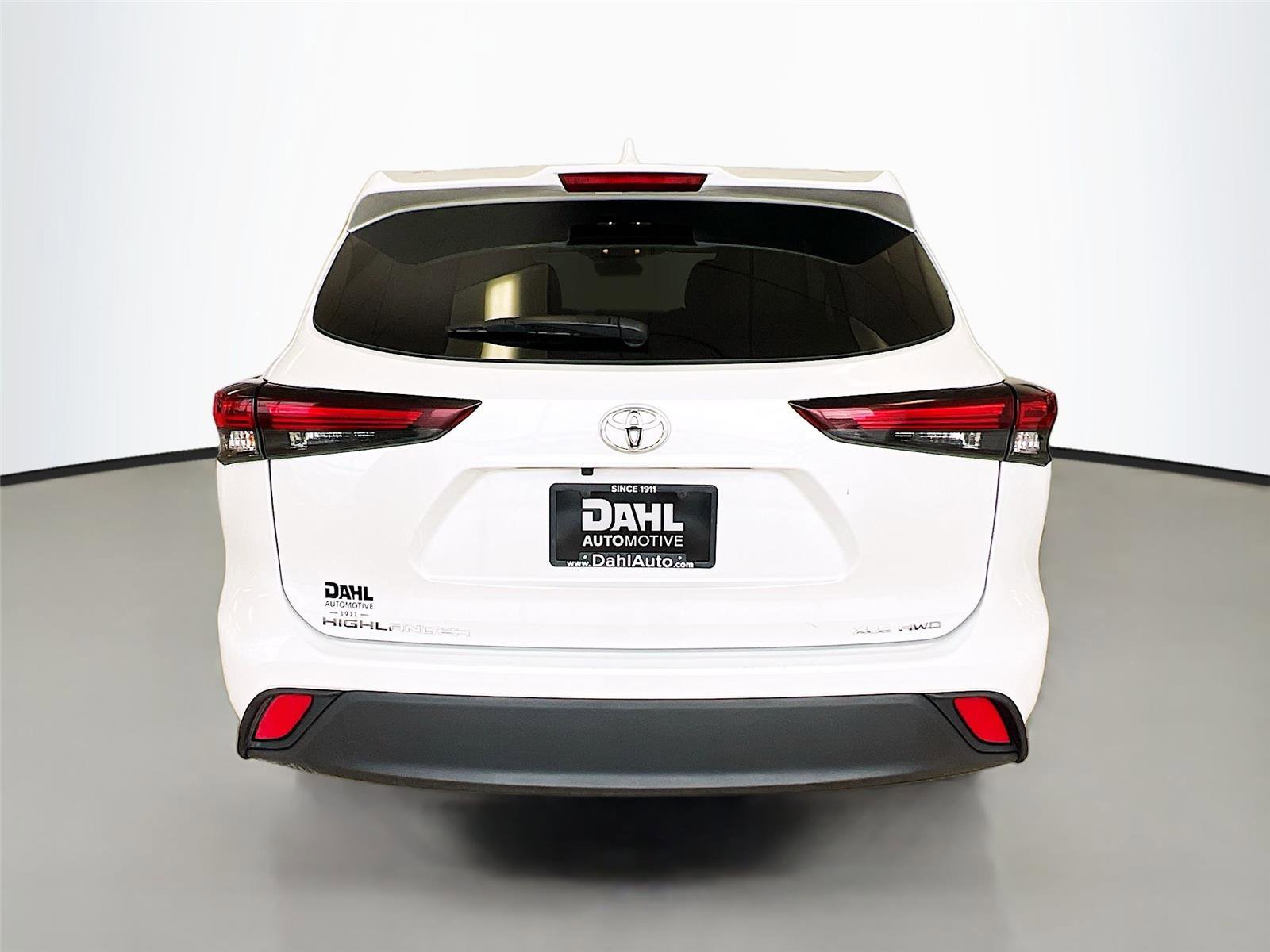 Used 2024 Toyota Highlander XLE image 4