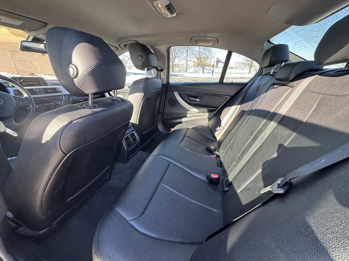 Used 2016 BMW 320i Sedan RWD image 15
