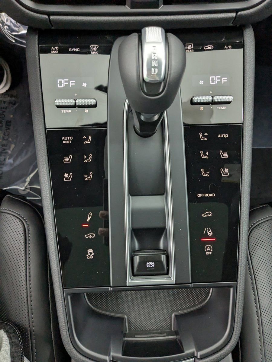 New 2026 Porsche Macan Turbo AWD/4WD image 17
