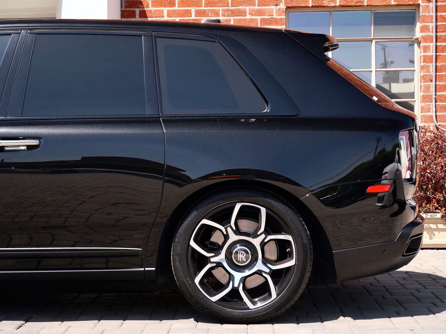 Certified 2022 Rolls-Royce Cullinan Black Badge w/ Dark Exterior Package AWD/4WD image 23