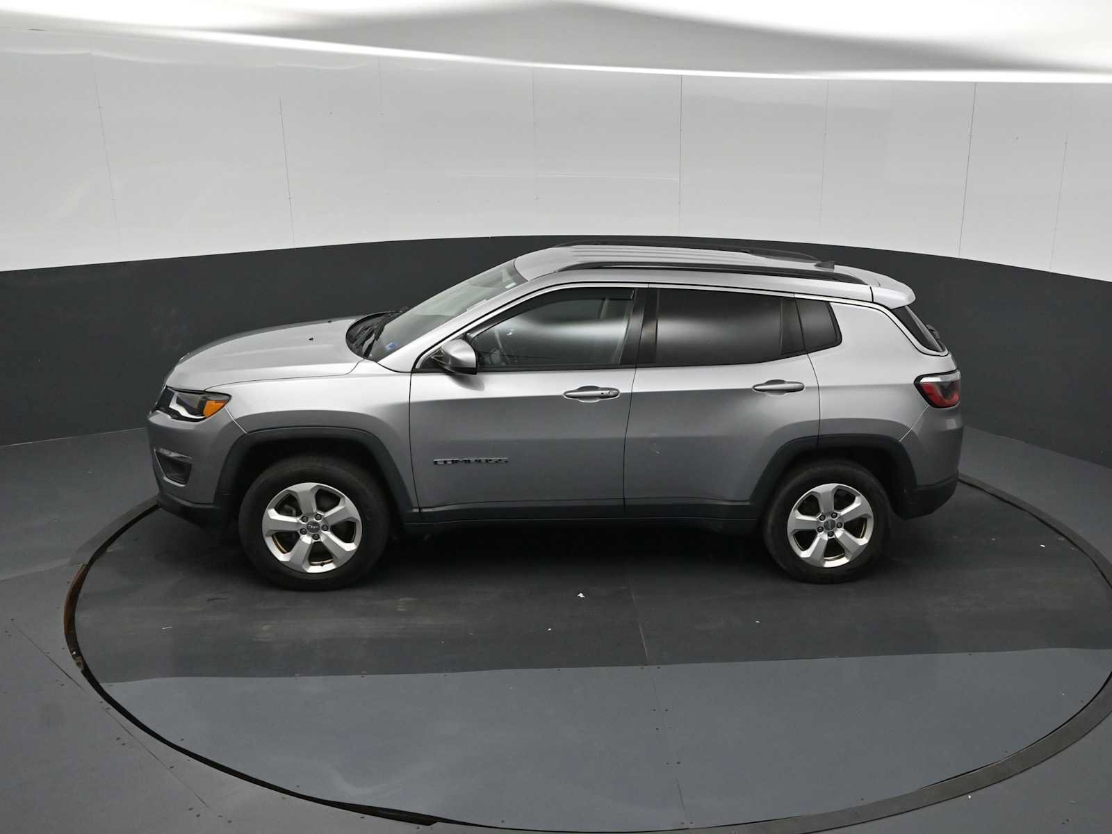 Used 2018 Jeep Compass Latitude w/ Popular Equipment Group AWD/4WD image 44