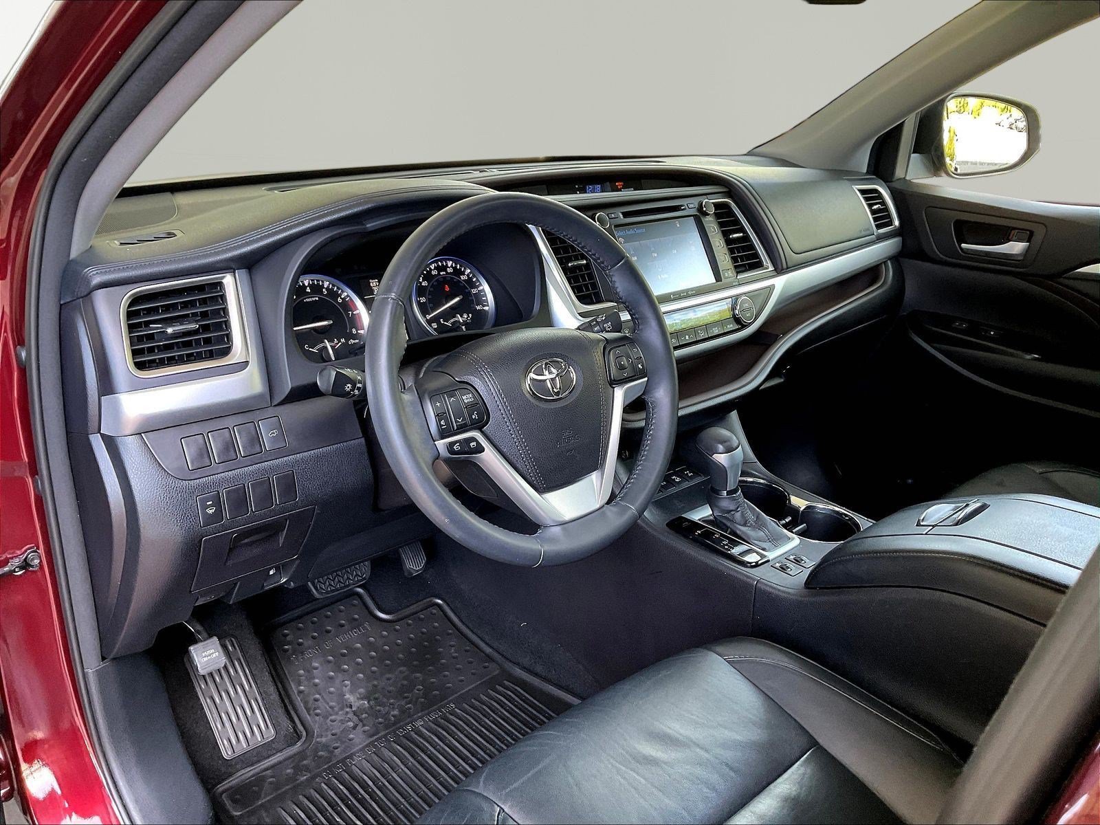 Used 2016 Toyota Highlander XLE AWD/4WD image 17