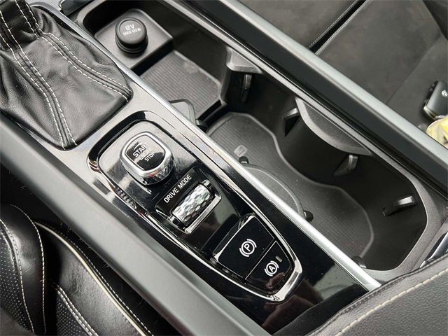 Used 2019 Volvo XC60 T6 R-Design w/ Protection Package image 24