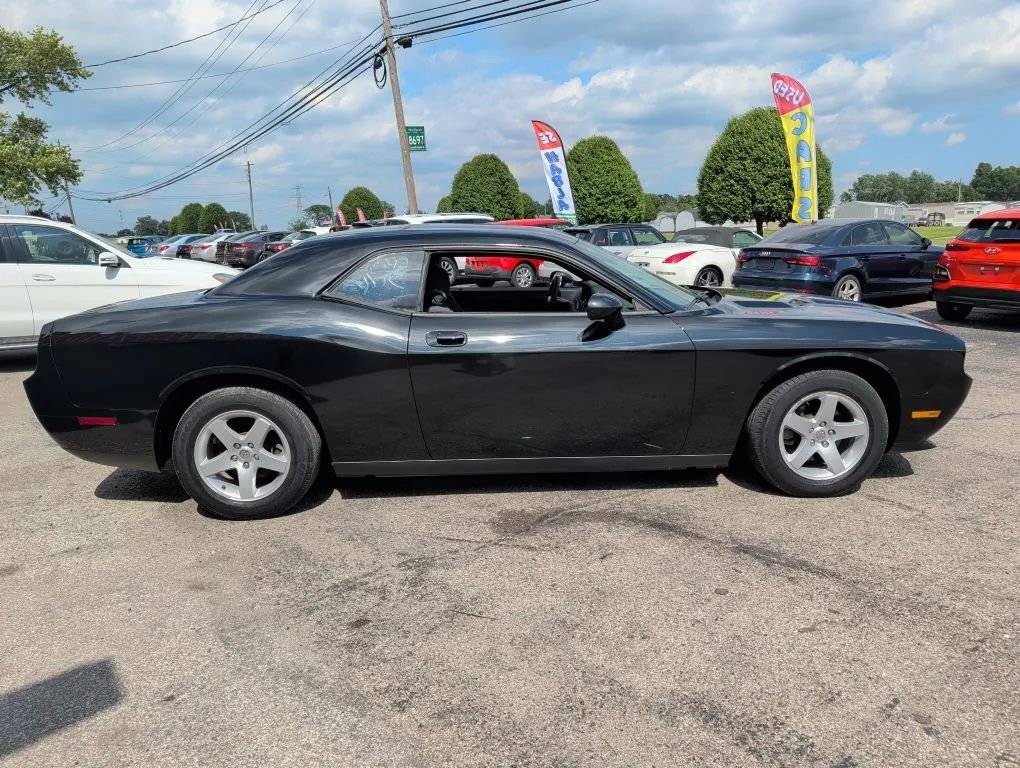 Used 2010 Dodge Challenger SE RWD image 7