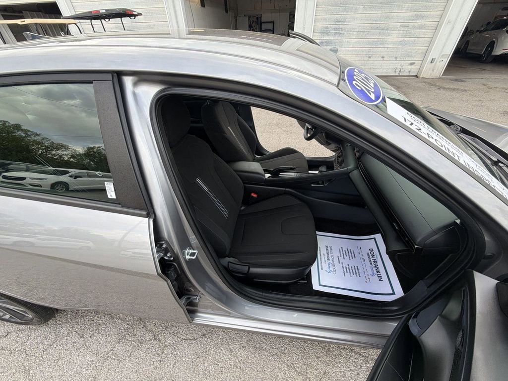Used 2025 Hyundai Elantra Sport FWD image 23