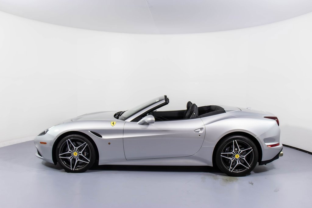 Used 2016 Ferrari California T image 9
