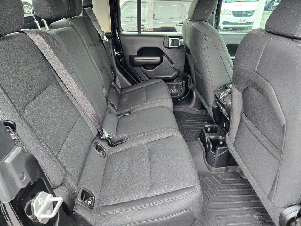 Used 2021 Jeep Gladiator Willys AWD/4WD image 7