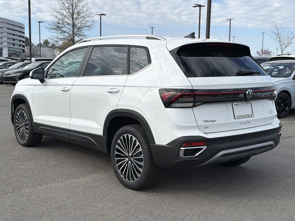 New 2026 Volkswagen Taos SE FWD image 3
