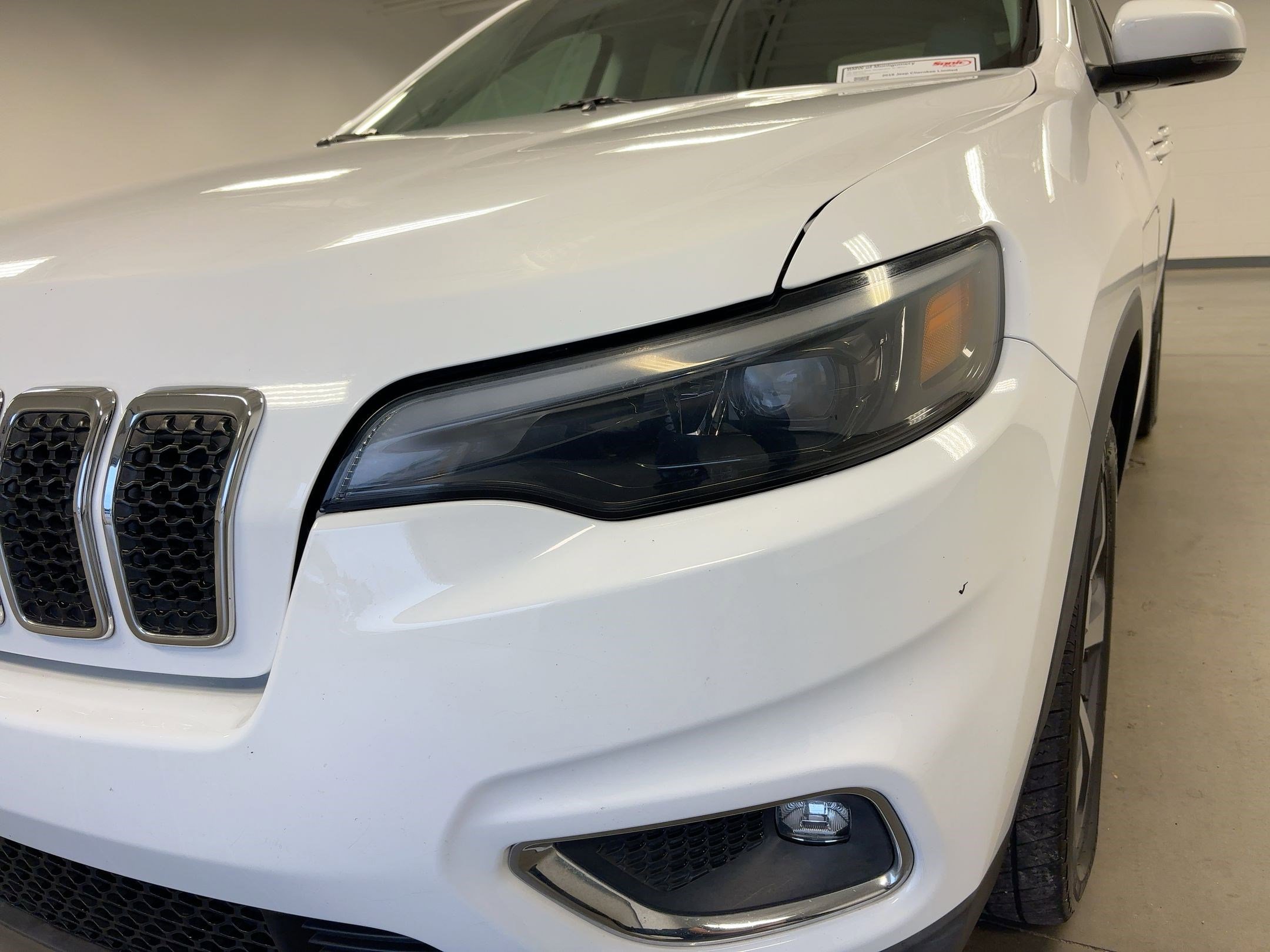 Used 2019 Jeep Cherokee Limited image 10