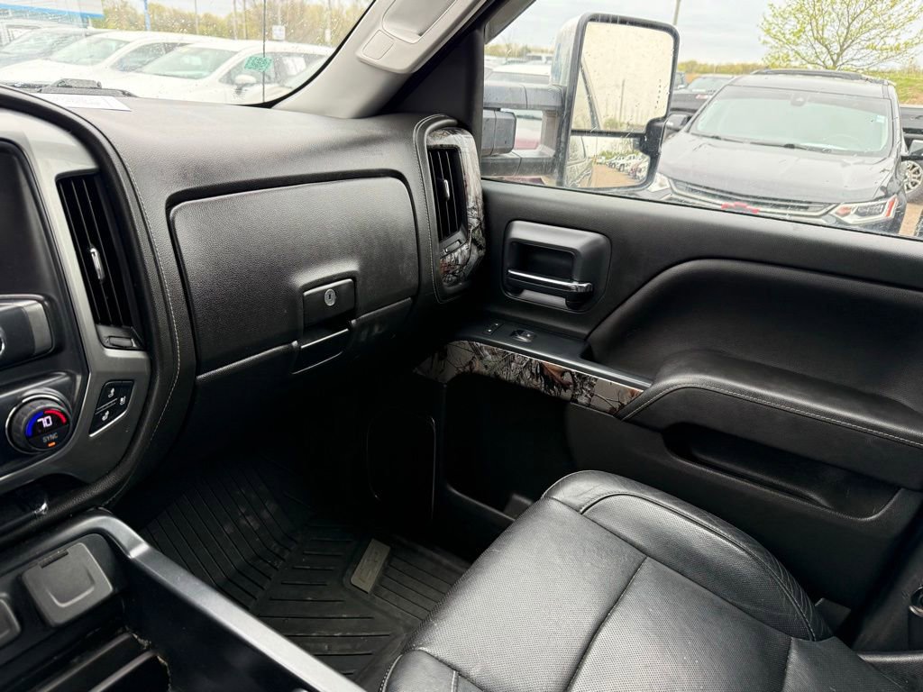 Used 2017 Chevrolet Silverado 1500 LTZ Z71 w/ Realtree Edition AWD/4WD image 21