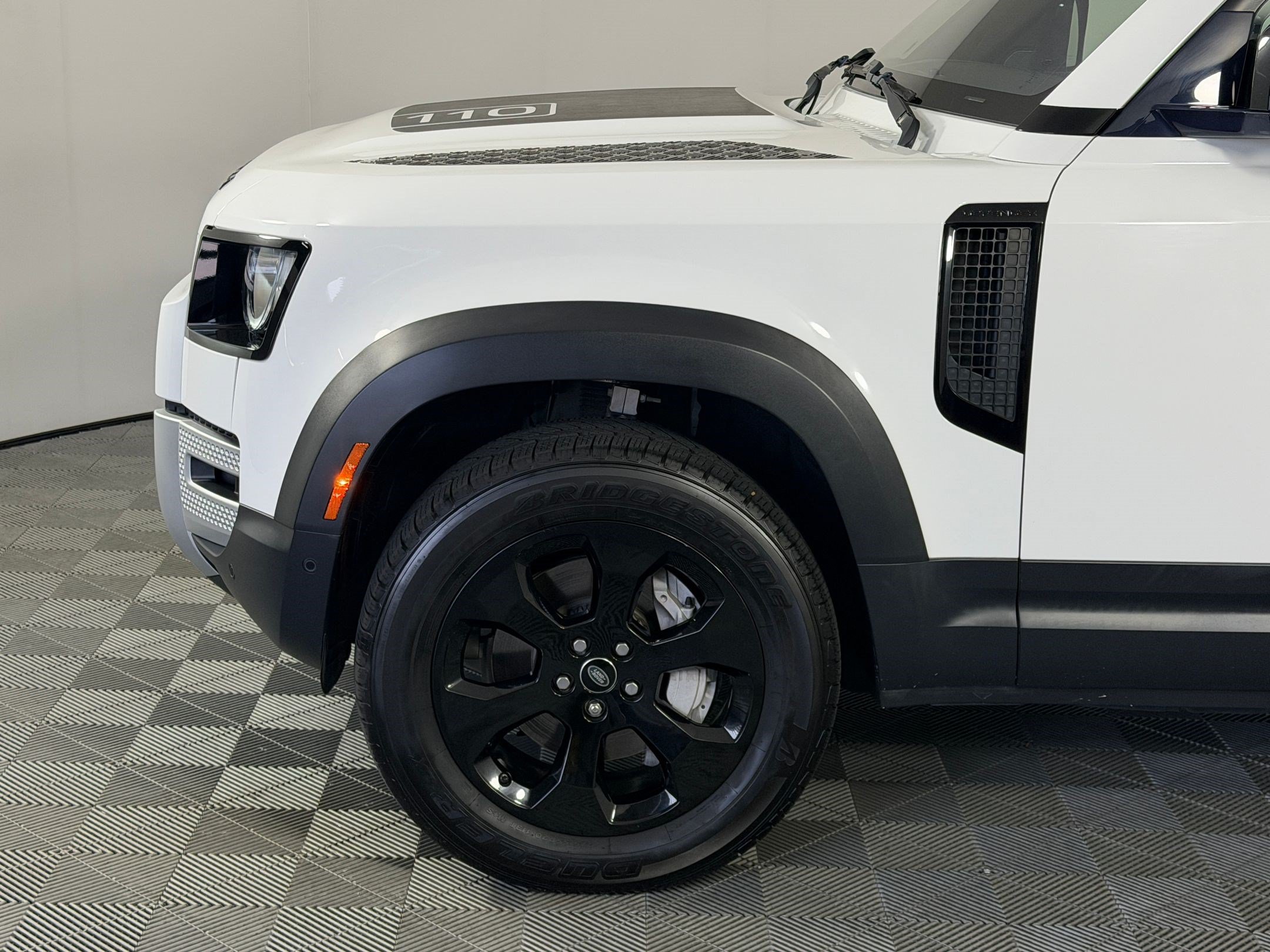 Used 2020 Land Rover Defender 110 HSE AWD/4WD image 11