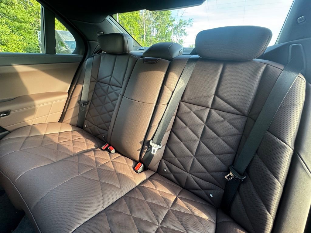 Used 2026 BMW 740i xDrive w/ Premium Package image 21