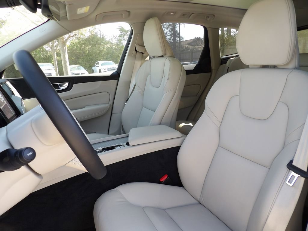Certified 2025 Volvo XC60 B5 Plus w/ Protection Package Premier image 13