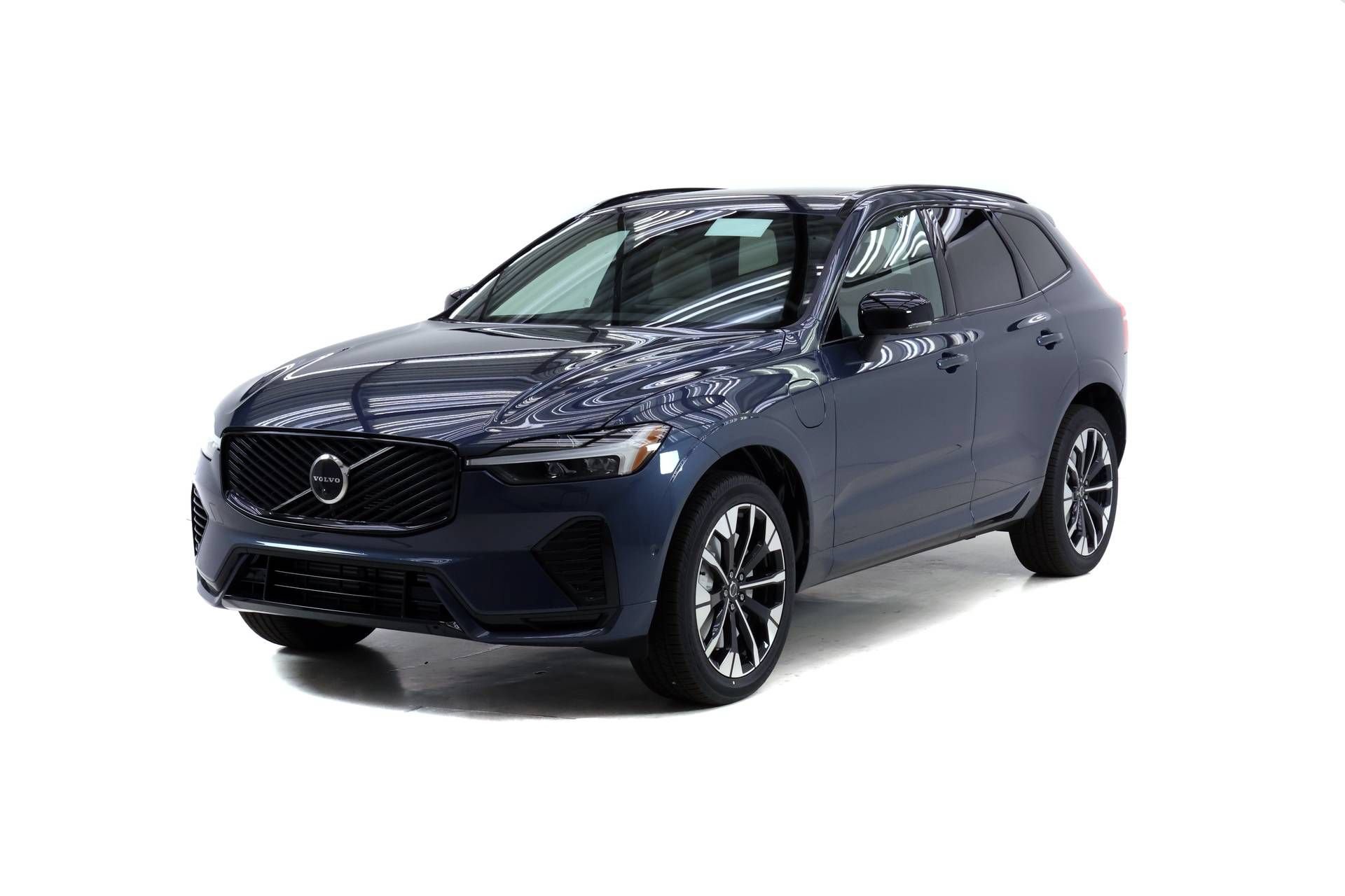 New 2026 Volvo XC60 T8 Plus w/ Climate Package PRO AWD/4WD image 1