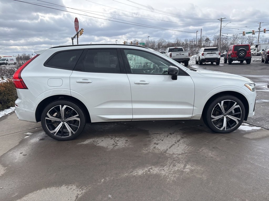 Certified 2024 Volvo XC60 B5 Ultimate w/ Protection Package Premier image 5