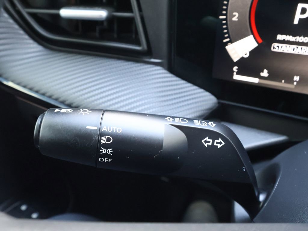 Used 2025 Nissan Kicks SR image 14