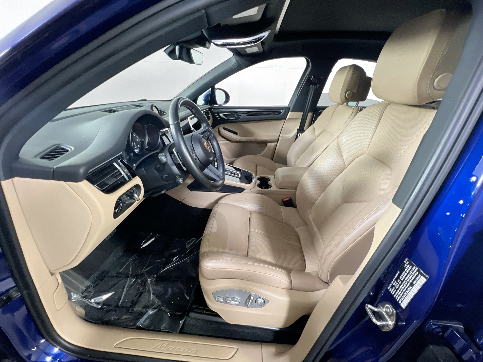 Used 2024 Porsche Macan AWD/4WD image 21