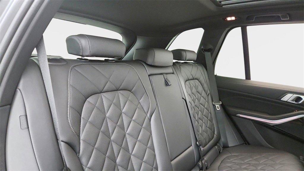 Used 2024 BMW X5 xDrive40i w/ Parking Assistance Package image 11