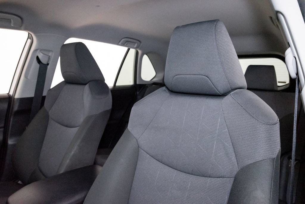Used 2025 Toyota RAV4 XLE AWD/4WD image 11