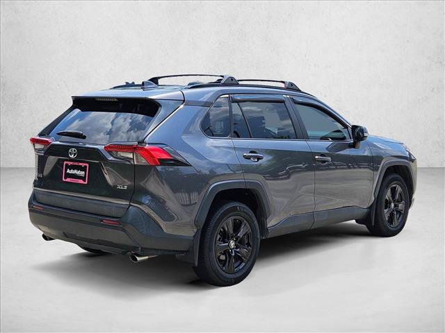 Used 2021 Toyota RAV4 XLE w/ Convenience Package FWD image 5