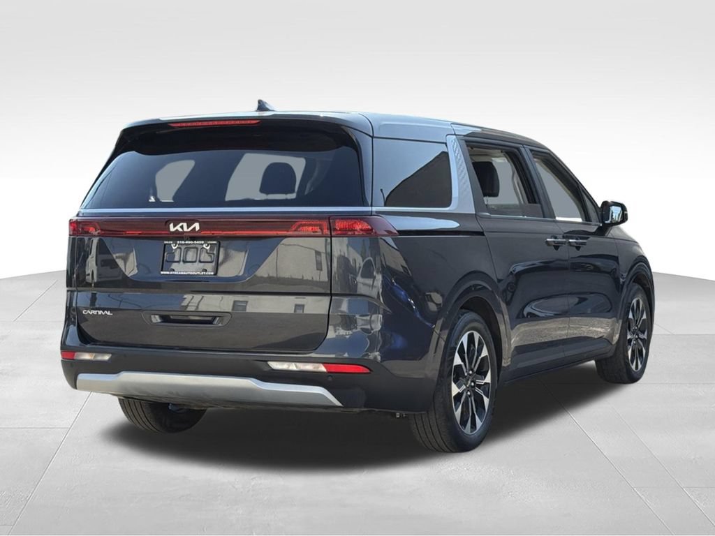 Used 2024 Kia Carnival EX FWD image 7