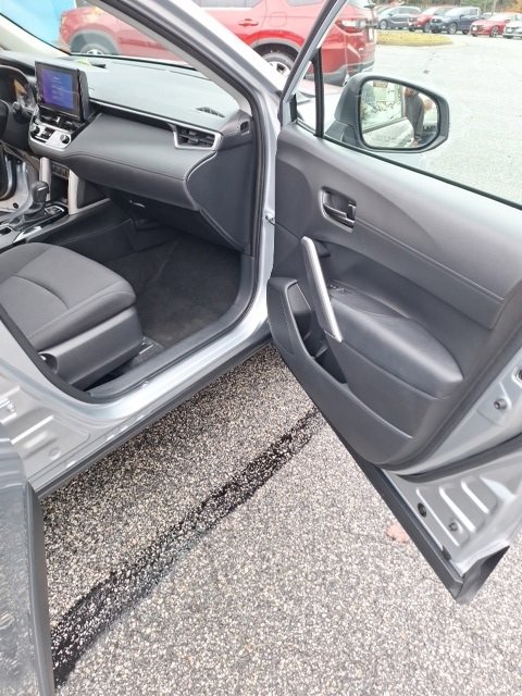 Used 2024 Toyota Corolla Cross LE image 12