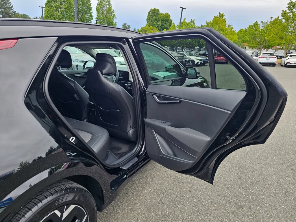 Certified 2025 Kia Niro Wind FWD image 25