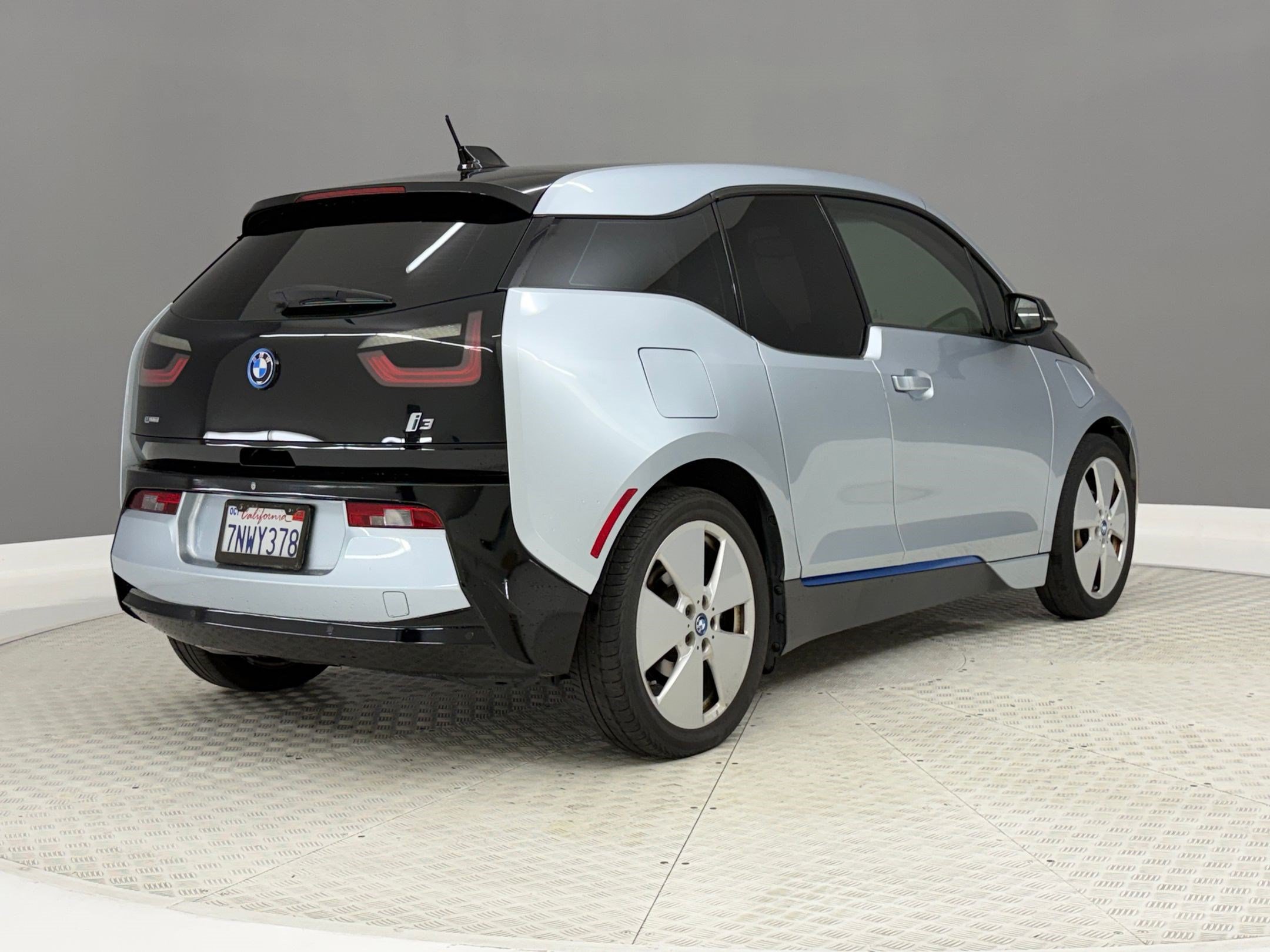 Used 2015 BMW i3 w/ Range Extender RWD image 9