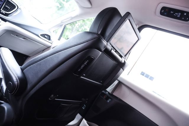Used 2022 Chrysler Pacifica Touring-L w/ Uconnect Theater Family Group FWD image 67