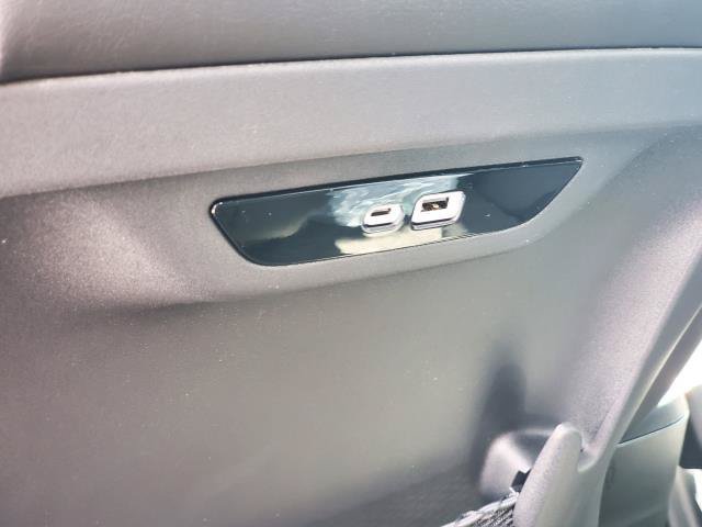 New 2027 Chrysler Pacifica Select AWD/4WD image 24