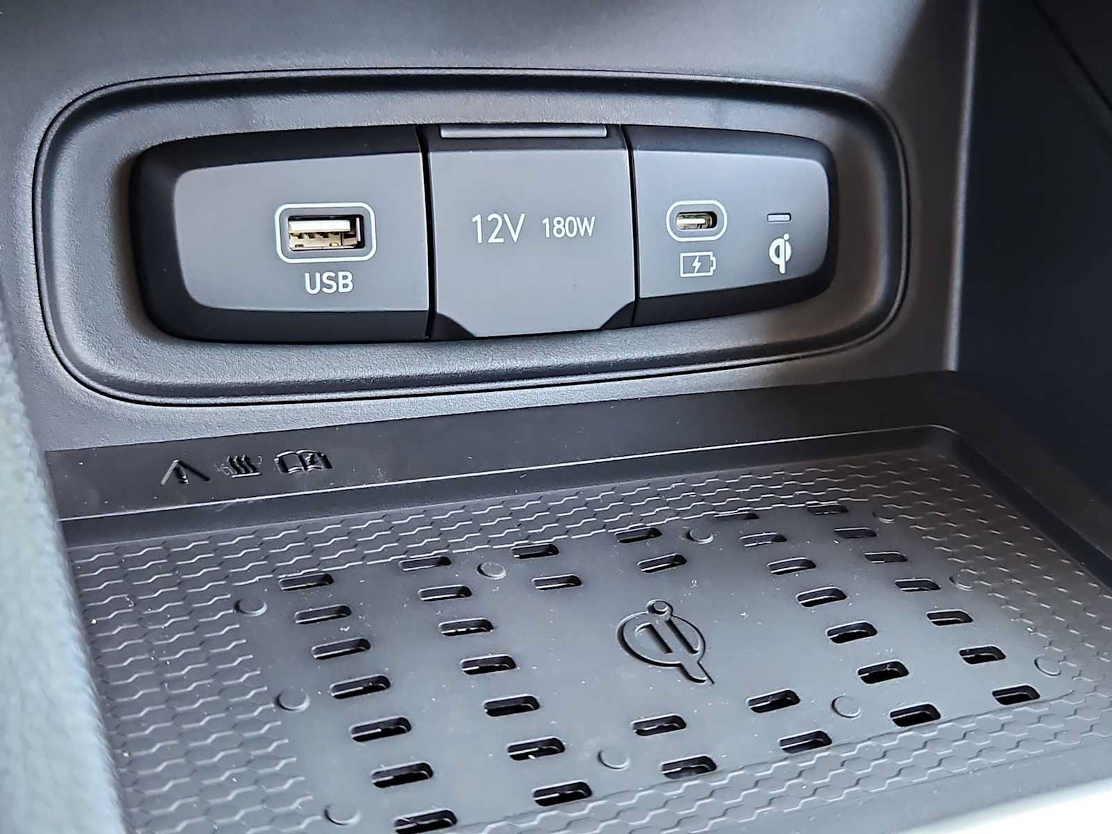 Certified 2026 Hyundai Venue SEL FWD image 30