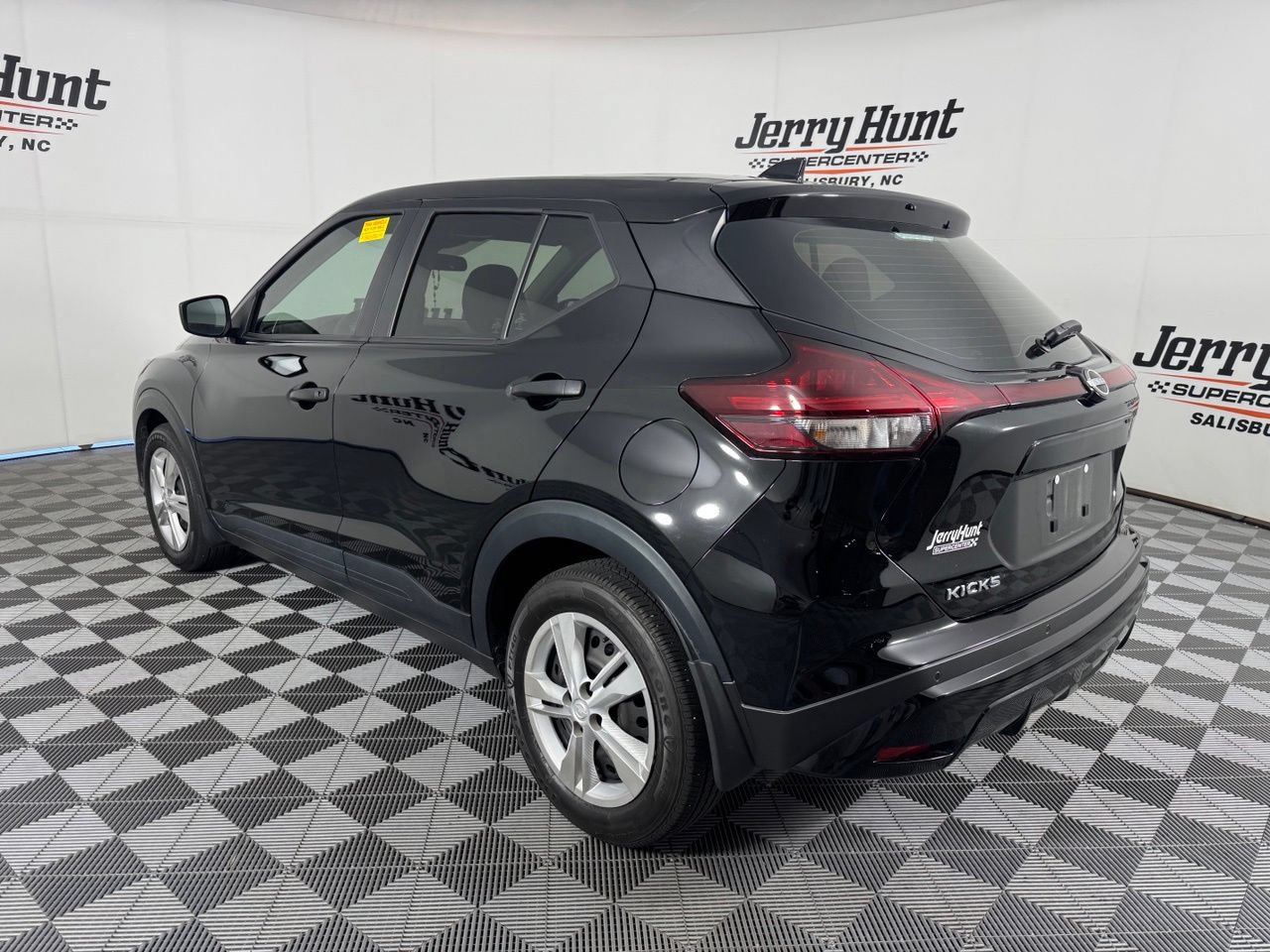 Used 2024 Nissan Kicks S FWD image 9