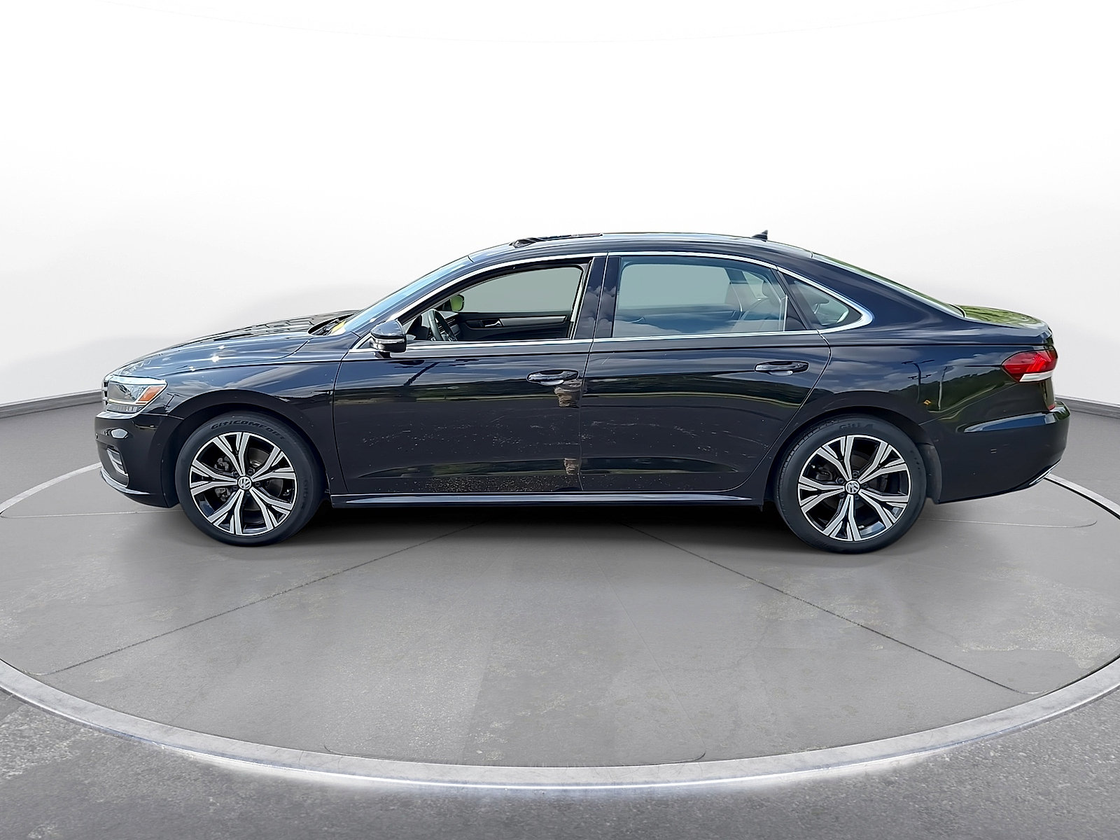 Used 2022 Volkswagen Passat 2.0T SE FWD image 5