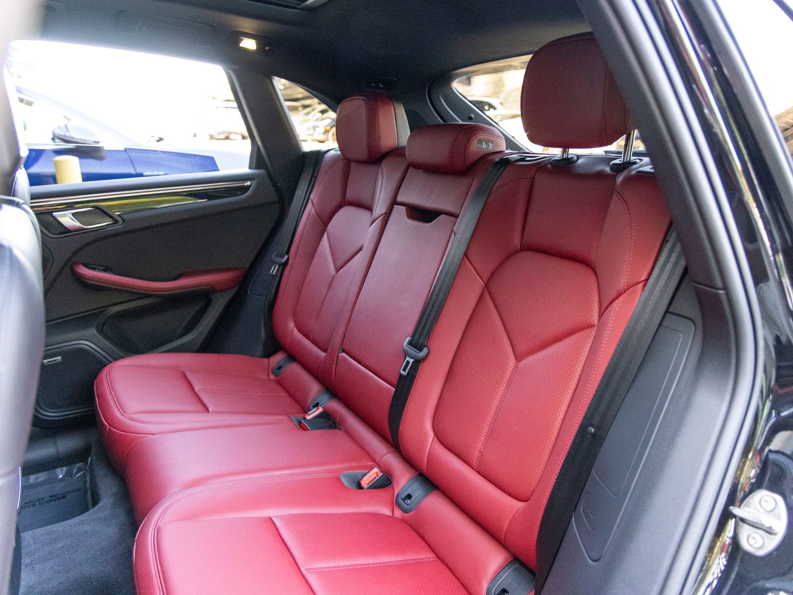 Certified 2025 Porsche Macan image 47