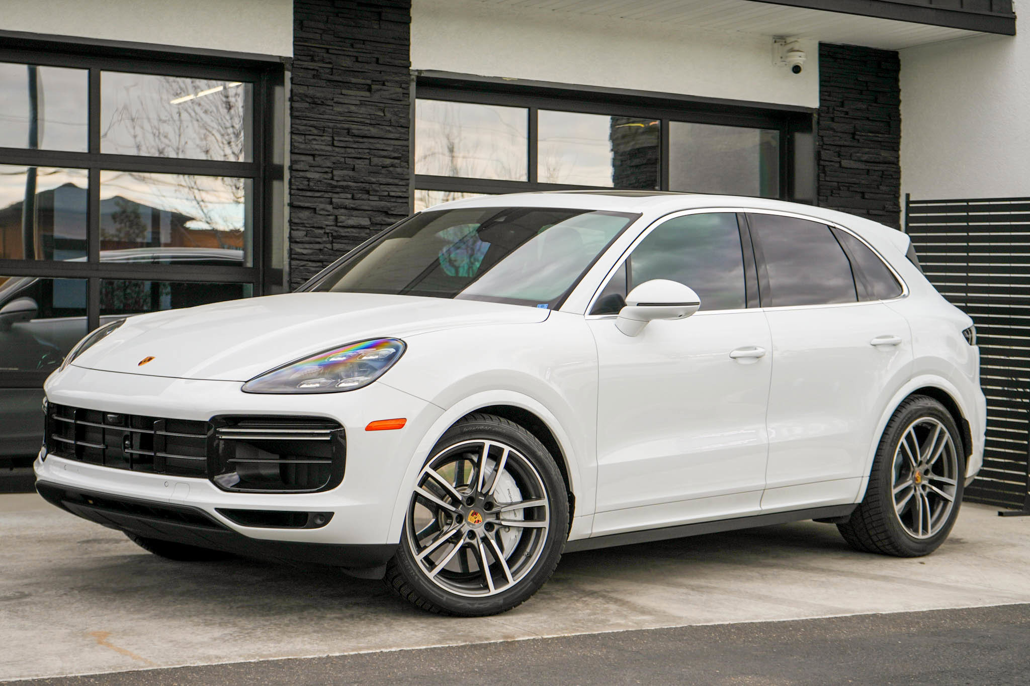 Used 2020 Porsche Cayenne Turbo AWD/4WD image 3