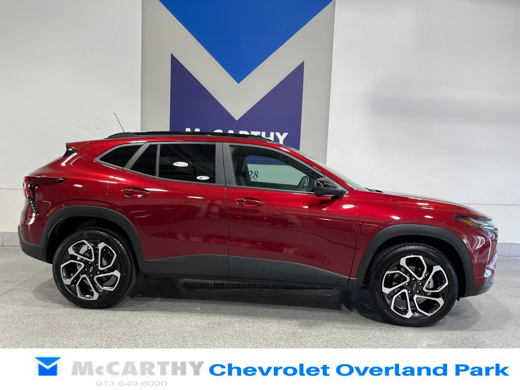 Used 2025 Chevrolet Trax RS w/ Driver Confidence Package FWD image 4