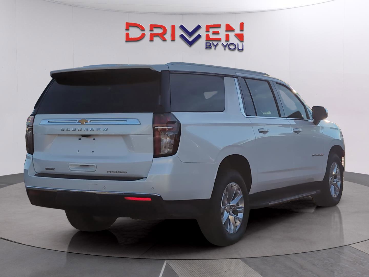 Used 2023 Chevrolet Suburban Premier w/ Premium Package image 5