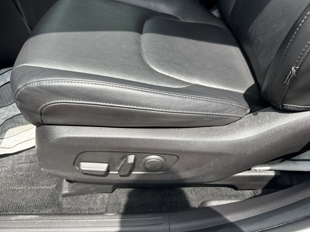 Used 2022 Kia Carnival LX FWD image 23