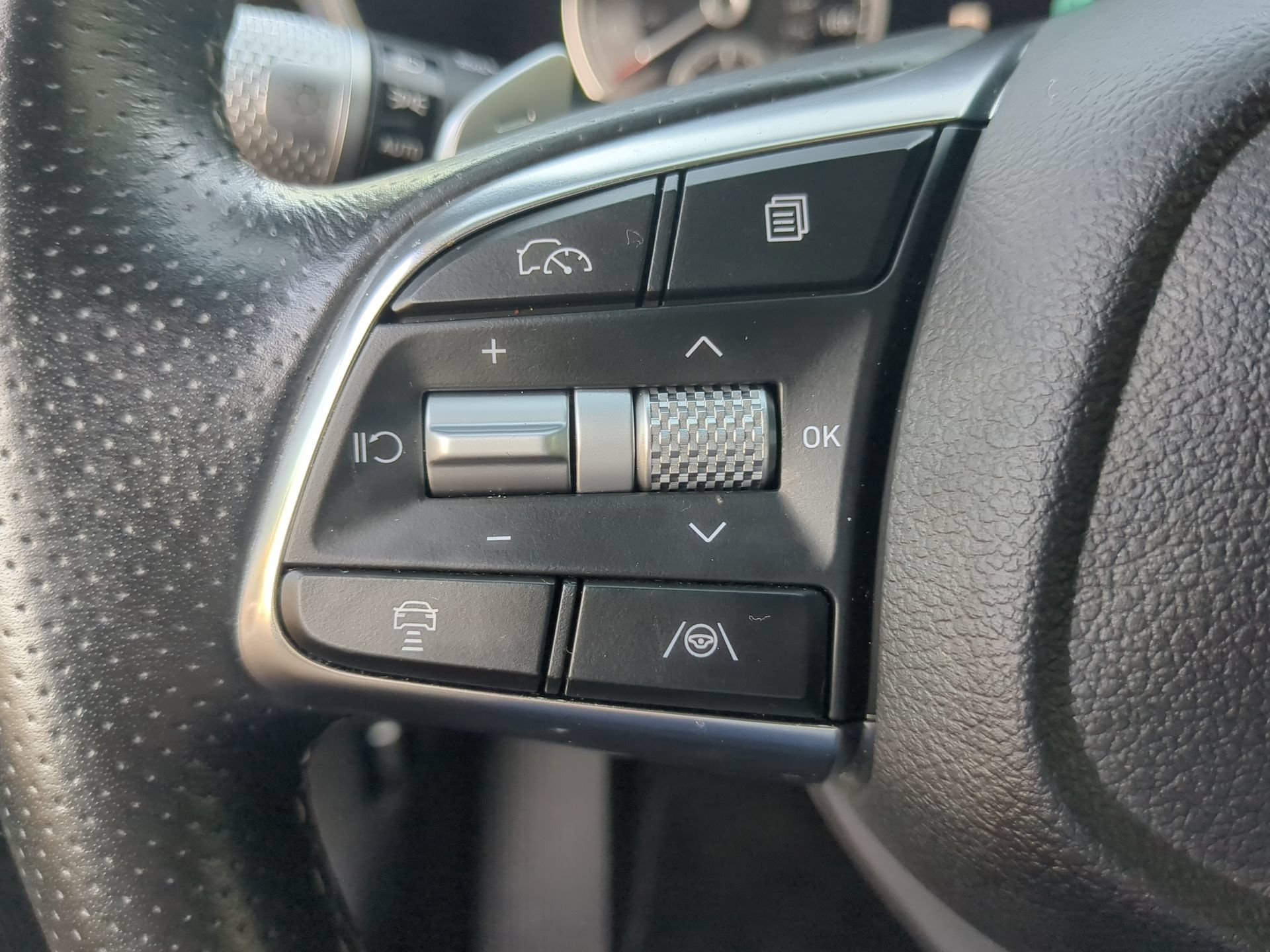 Used 2025 Genesis G70 2.5T AWD/4WD image 64