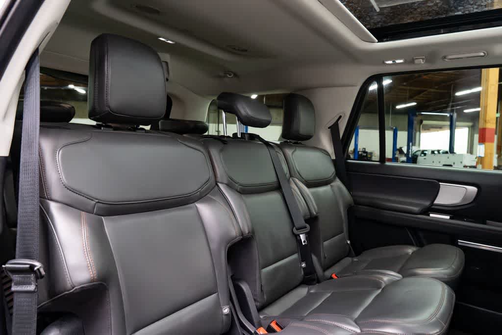 Used 2025 Ford Expedition Active AWD/4WD image 31