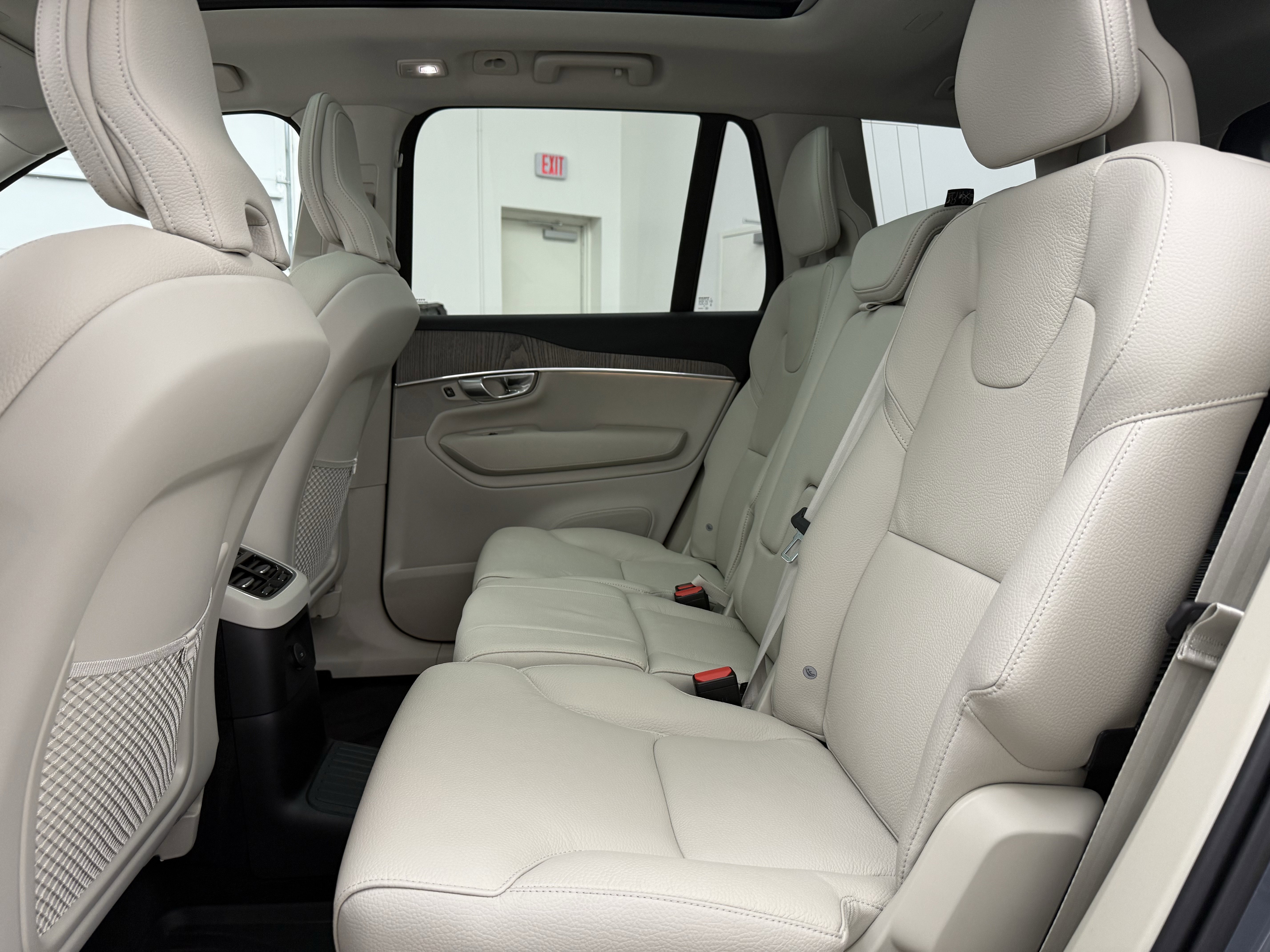 Used 2023 Volvo XC90 T8 Plus w/ Protection Package Premier AWD/4WD image 23