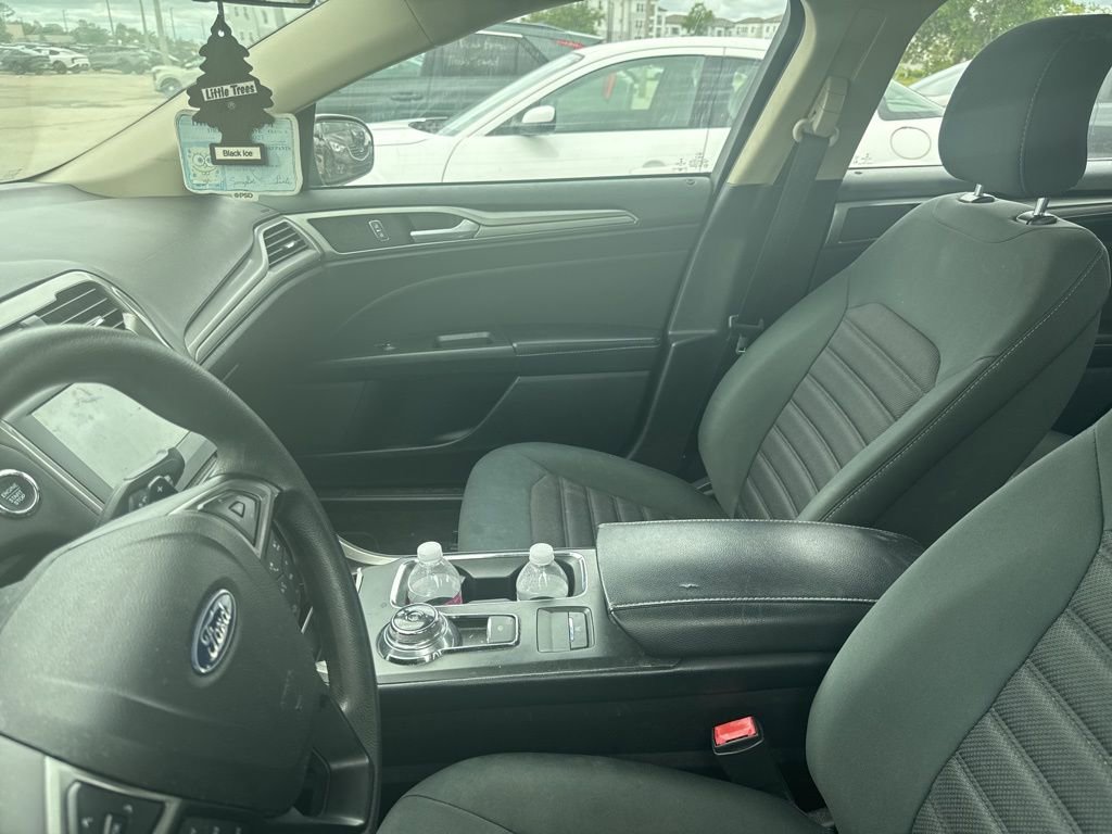 Used 2018 Ford Fusion SE w/ Fusion SE Technology Package image 8
