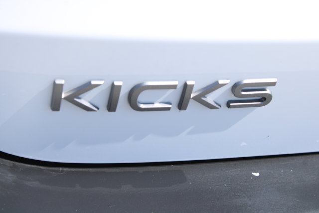 Used 2026 Nissan Kicks SV w/ SV Premium Package FWD image 6